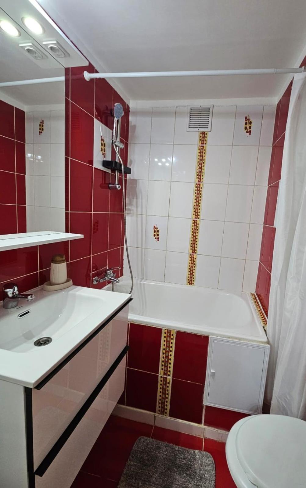 Kiwi Apart-Hotel 1Br Wi-Fi Free - Close To Old Town - Cozy Location - Shorter Or Longer Stay - R&M Boutique Бухарест Екстер'єр фото